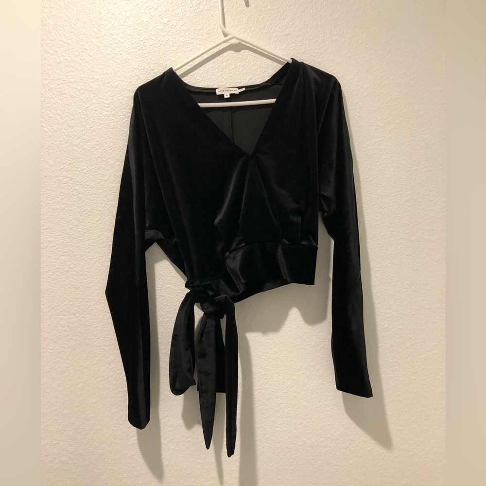 Good American Velvet Wrap Top Plunging Deep V-Neck Long Sleeve Belted Size 0 - Picture 3 of 4